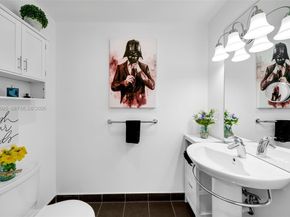 300 S Biscayne Blvd L410, Miami FL 33131