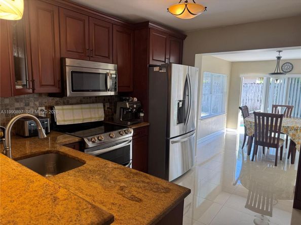 1460 NE 30th Ct, Pompano Beach FL 33064
