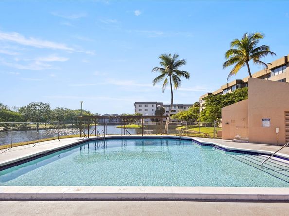 8020 Hampton Blvd 304, North Lauderdale FL 33068