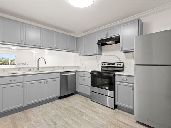 8020 Hampton Blvd 304, North Lauderdale FL 33068