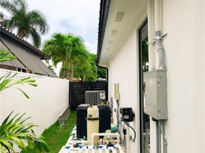 9235 SW 42nd St, Miami FL 33165