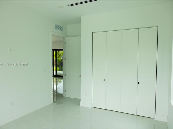 9235 SW 42nd St, Miami FL 33165