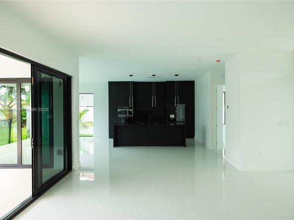 9235 SW 42nd St, Miami FL 33165