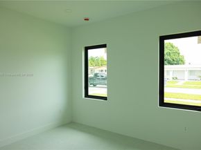 9235 SW 42nd St, Miami FL 33165