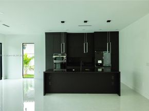 9235 SW 42nd St, Miami FL 33165