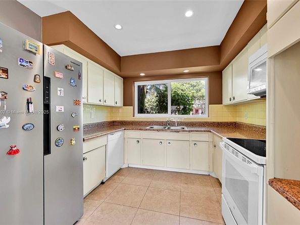 2750 SE 3rd St, Pompano Beach FL 33062