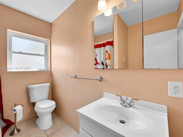 2750 SE 3rd St, Pompano Beach FL 33062