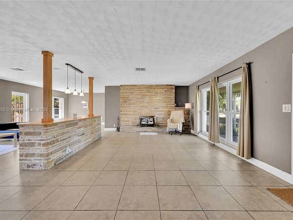 2750 SE 3rd St, Pompano Beach FL 33062