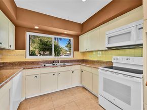 2750 SE 3rd St, Pompano Beach FL 33062