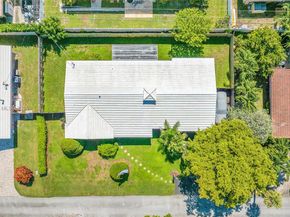 2750 SE 3rd St, Pompano Beach FL 33062