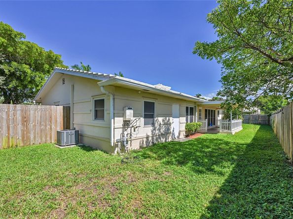 2750 SE 3rd St, Pompano Beach FL 33062