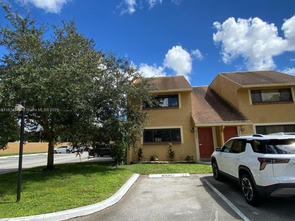 3282 N Pine Island Rd 301, Sunrise FL 33351