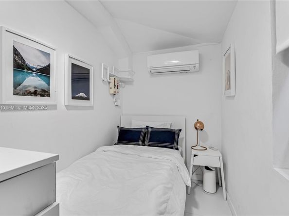 8 Century Ln, Miami Beach FL 33139