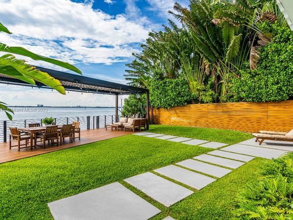 8 Century Ln, Miami Beach FL 33139