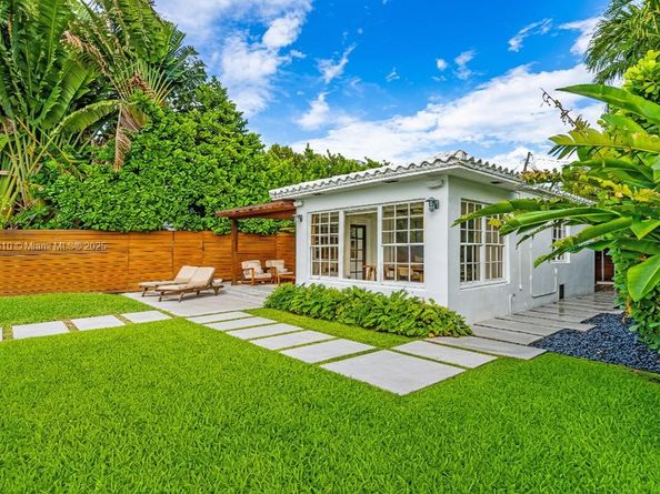 8 Century Ln, Miami Beach FL 33139