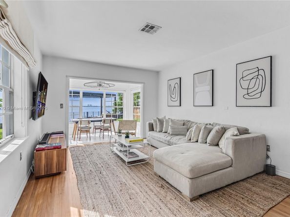 8 Century Ln, Miami Beach FL 33139