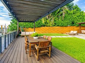 8 Century Ln, Miami Beach FL 33139
