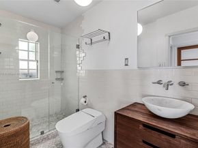 8 Century Ln, Miami Beach FL 33139