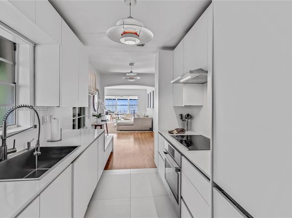 8 Century Ln, Miami Beach FL 33139