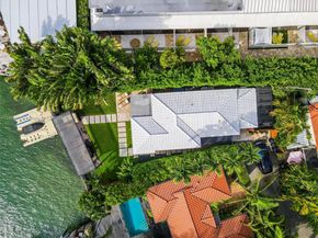 8 Century Ln, Miami Beach FL 33139