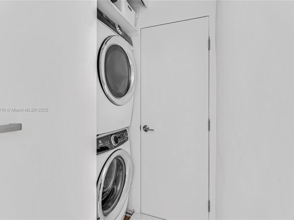 8 Century Ln, Miami Beach FL 33139