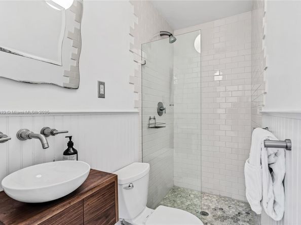 8 Century Ln, Miami Beach FL 33139