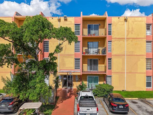 4705 NW 7th St 2017, Miami FL 33126