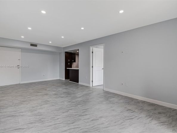 4705 NW 7th St 2017, Miami FL 33126