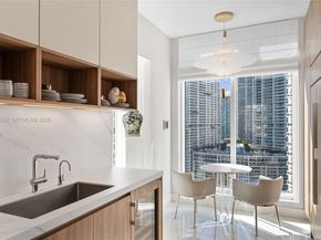 900 Brickell Key Blvd 2004, Miami FL 33131