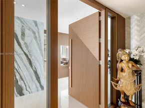 900 Brickell Key Blvd 2004, Miami FL 33131