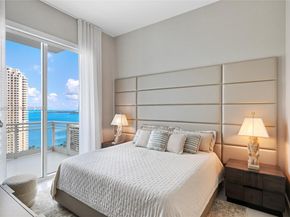 900 Brickell Key Blvd 2004, Miami FL 33131
