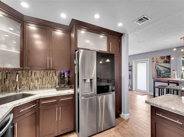 8370 NW 185th St, Hialeah FL 33015