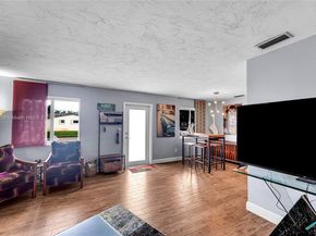 8370 NW 185th St, Hialeah FL 33015