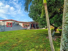 8370 NW 185th St, Hialeah FL 33015