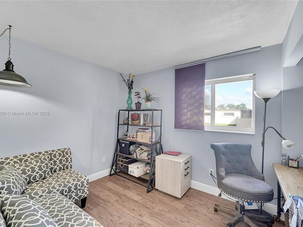 8370 NW 185th St, Hialeah FL 33015
