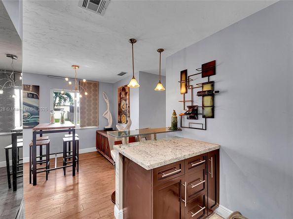 8370 NW 185th St, Hialeah FL 33015