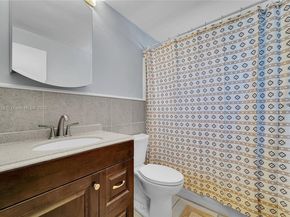 8370 NW 185th St, Hialeah FL 33015