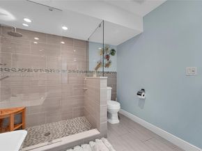 8370 NW 185th St, Hialeah FL 33015