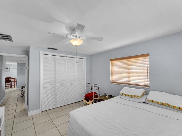 8370 NW 185th St, Hialeah FL 33015