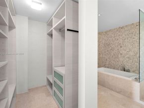 88 SW 7th St 3907, Miami FL 33130