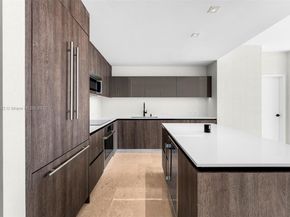 88 SW 7th St 3907, Miami FL 33130