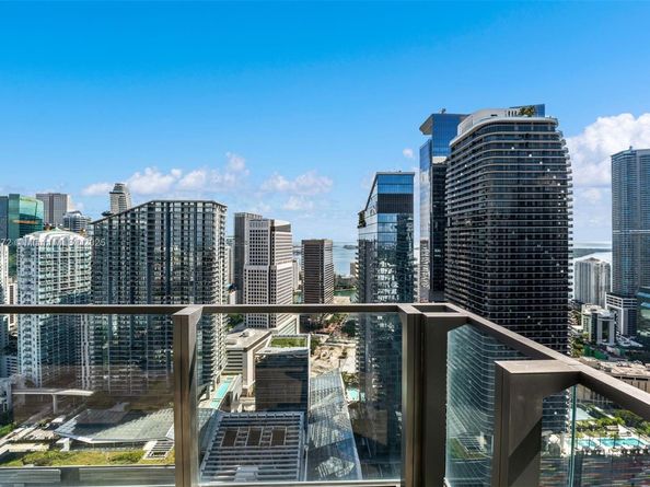 88 SW 7th St 3907, Miami FL 33130
