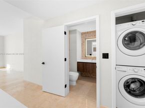 88 SW 7th St 3907, Miami FL 33130