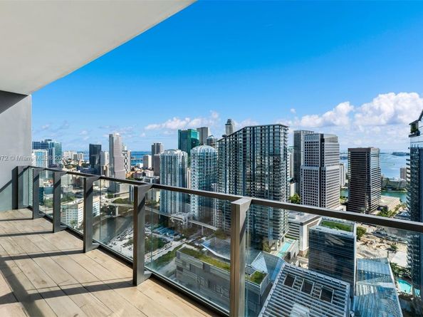 88 SW 7th St 3907, Miami FL 33130