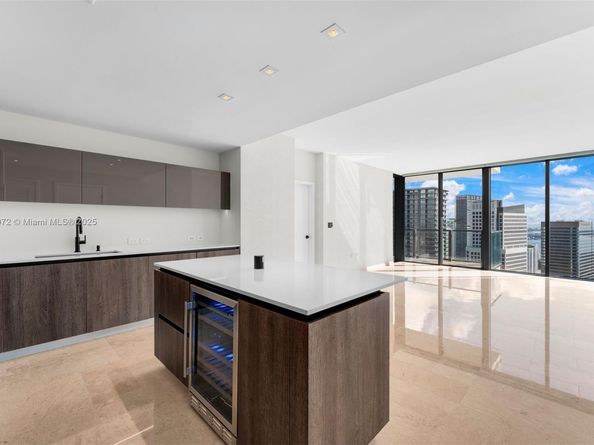 88 SW 7th St 3907, Miami FL 33130