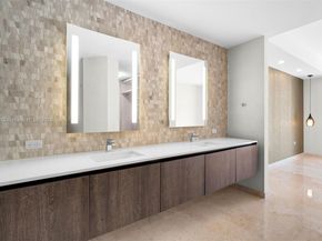 88 SW 7th St 3907, Miami FL 33130