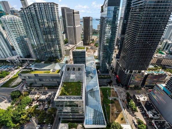 88 SW 7th St 3907, Miami FL 33130