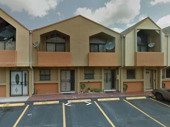 2653 W 52nd Pl 104, Hialeah FL 33016