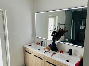 Undisclosed Address #A11944723, Miami FL 33157