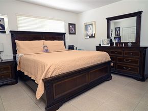 1417 W 40th St, Hialeah FL 33012